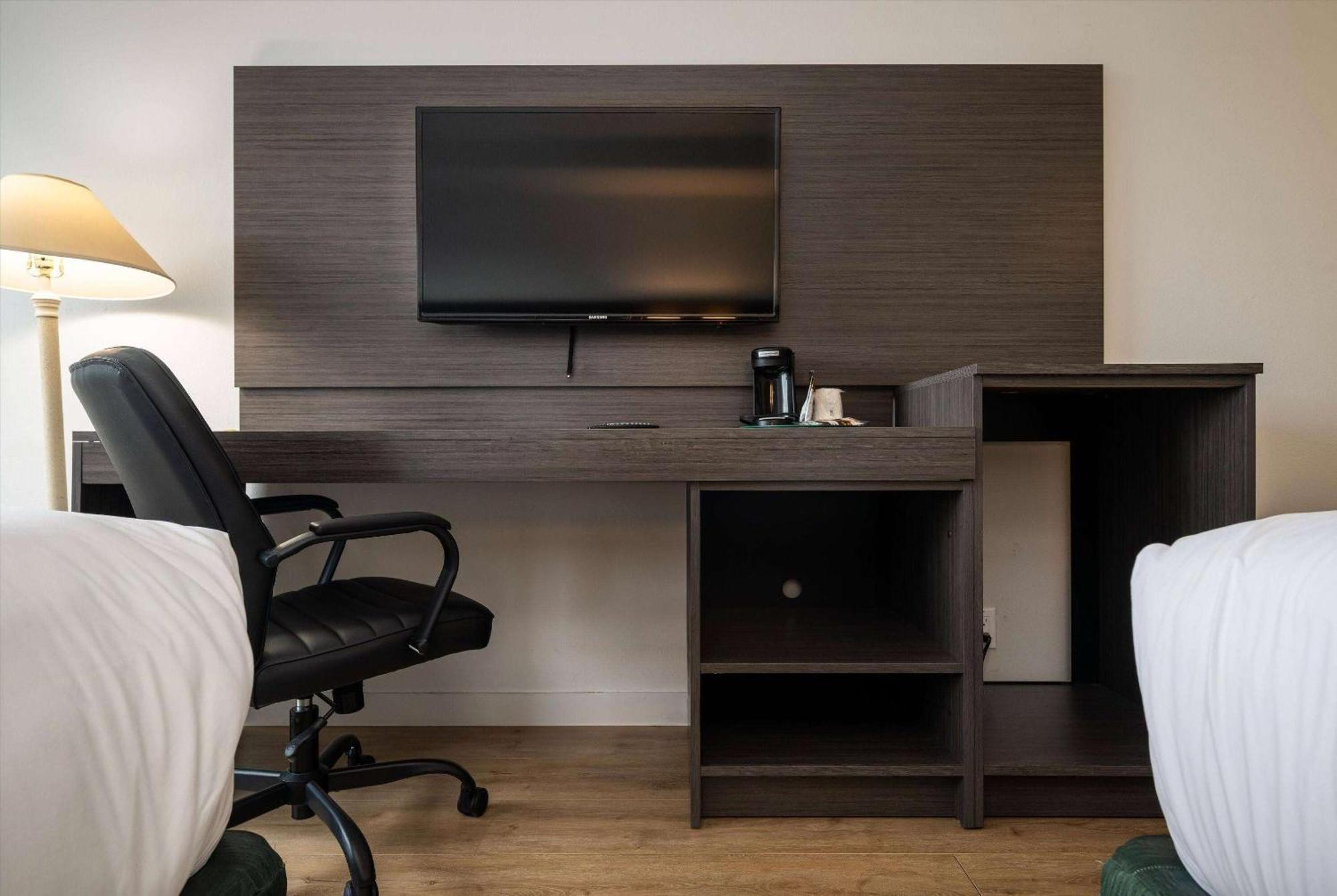 Baymont Inn & Suites By Wyndham Bellingham Esterno foto