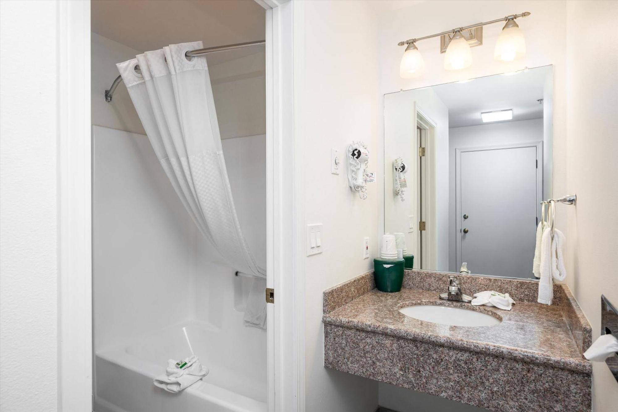 Baymont Inn & Suites By Wyndham Bellingham Esterno foto