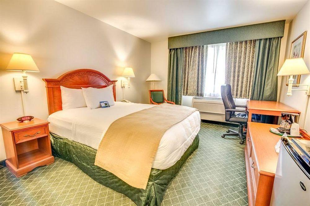 Baymont Inn & Suites By Wyndham Bellingham Esterno foto