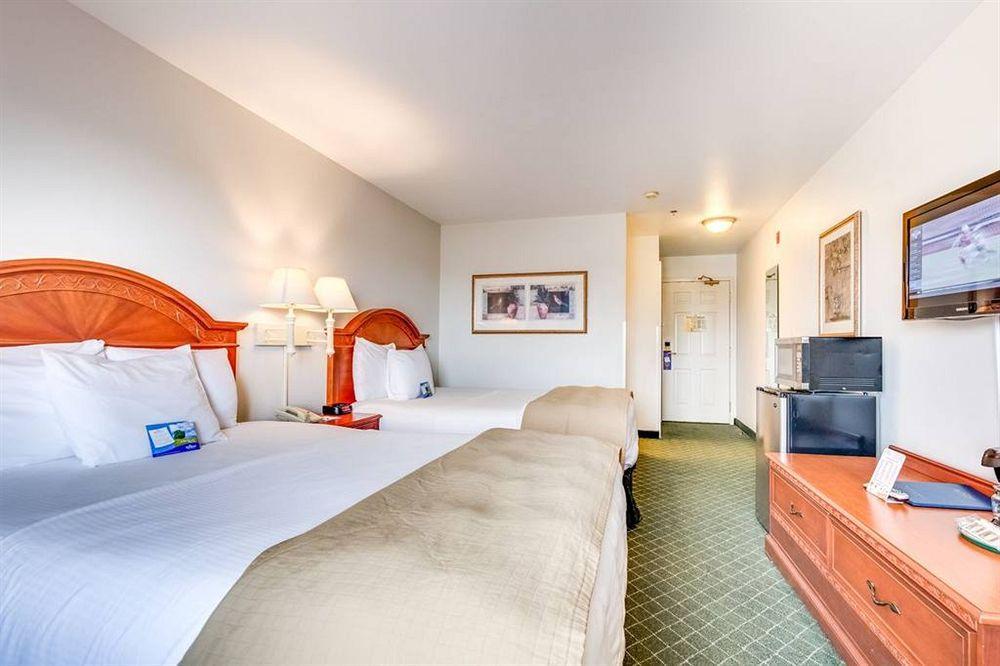 Baymont Inn & Suites By Wyndham Bellingham Esterno foto